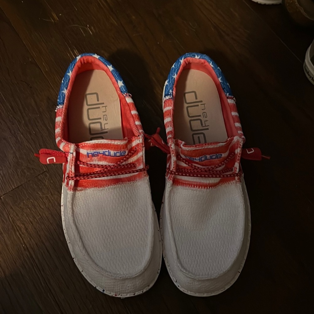 Never worn hey dudes
